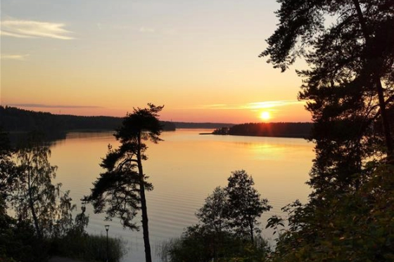 Rantaraitti Auringonlasku Natalja Zeleznjakova.jpg